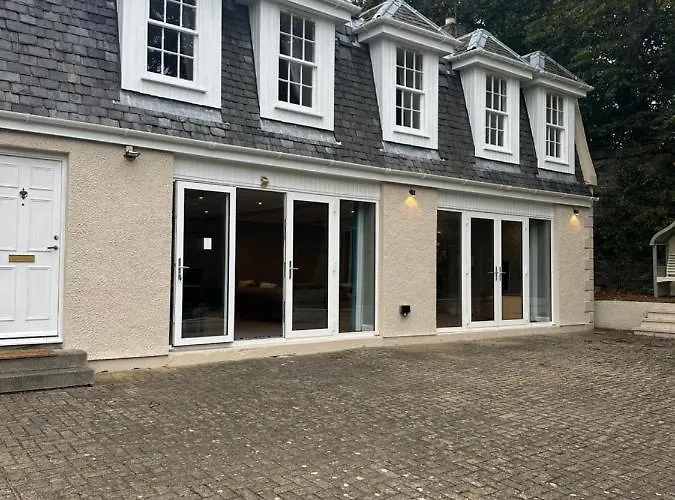 Cameron Coach House Modern Property In Murrayfield Edinburgh